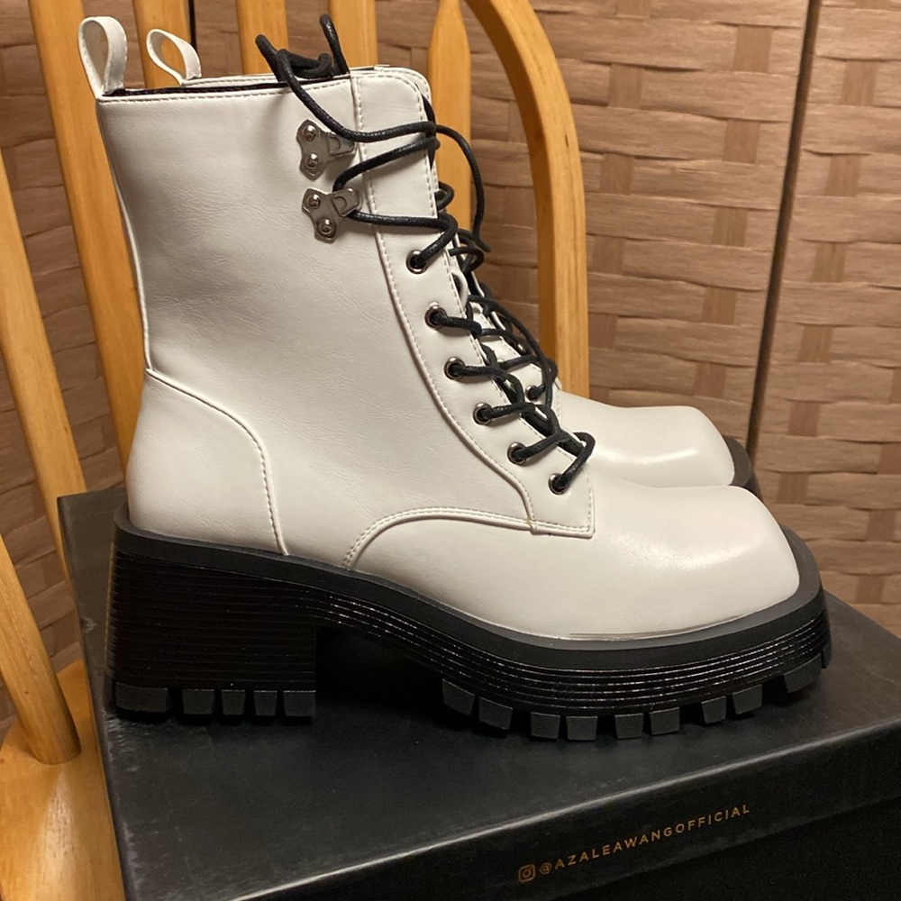 NWB AZALEA WANG 8 white black lug bottom moto combat square tip boots